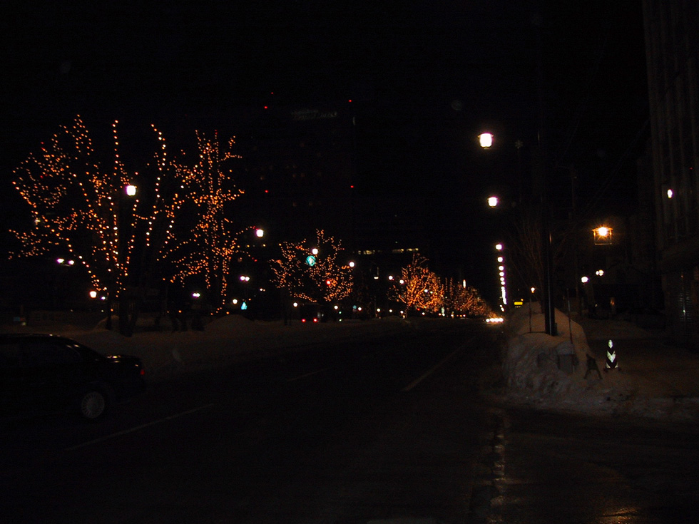フリー素材 画像 イルミネーション 街角からのきれいな夜景 無料 株式会社カムラック 障害者就労継続支援a型 B型 就労移行支援 相談支援